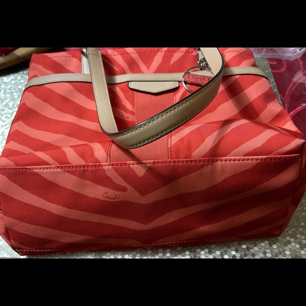 Coach handbag - Picture 2 of 9